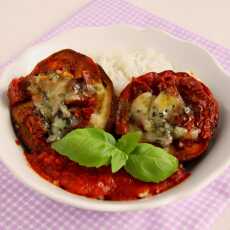 Przepis na Bakłażan z serem pleśniowym i suszonymi pomidorami, w sosie pomidorowym