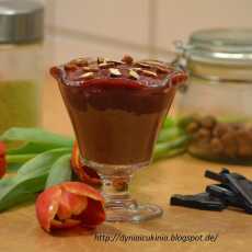 Przepis na Czekoladowy deser z kaszy jaglanej z truskawkowym sosem 