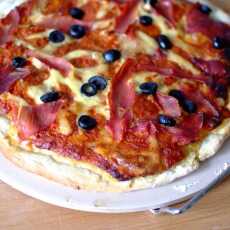 Przepis na Pizza z czarnymi oliwkami!