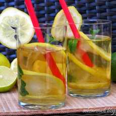 Przepis na Orzeźwiająca zielona herbata z cytryną i miodem