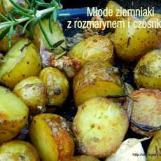 Przepis na Młode ziemniaki z rozmarynem i czosnkiem