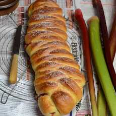 Przepis na Strudel pleciony z rabarbarem i truskawkami