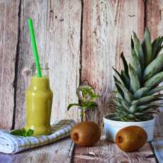 Przepis na Smoothie ze świeżego ananasa, kiwi i świeżej mięty!