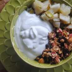 Przepis na 662. Rabarbarowo- klonowa granola z jogurtem, gruszką i pomelo