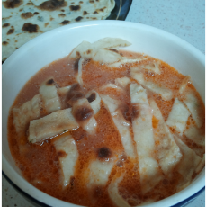 Przepis na Zupa pomidorowa z naleśnikowymi kluskami