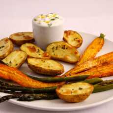 Przepis na Pieczone młode ziemniaki, marchewki i szparagi 