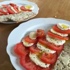 Przepis na Sałatka z pomidora i mozzarelli 