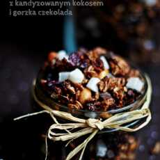 Przepis na Wiśniowa granola z kandyzowanym kokosem i czekoladą