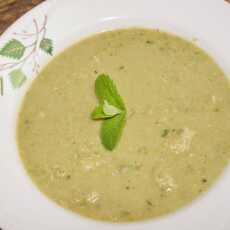 Przepis na Zupa z bobu i mięty