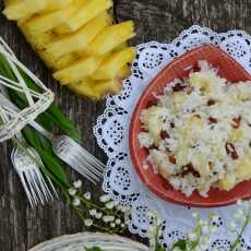 Przepis na Sałatka ryżowa z ananasem i rodzynkami