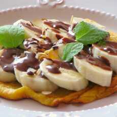 Przepis na Waniliowy omlet z bananem, czekoladą i migdałami