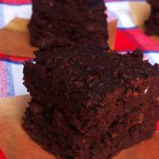 Przepis na Kremowe brownie z nerkowców i ciecierzycy bez mąki i cukru
