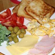 Przepis na Jajecznica na leniwe niedzielne śniadanie