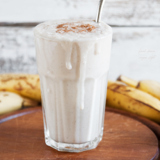 Przepis na WEGAŃSKI MILKSHAKE BANANOWY Z TAHINI