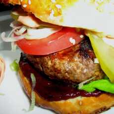 Przepis na Hamburgery wołowe z czereśniami w domowej bułce z ketchupem czereśniowym