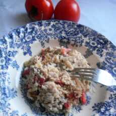 Przepis na Dietetyczna sałatka z wędzonej makreli i brązowego ryżu