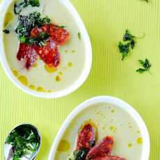 Przepis na Zupa z zielonych warzyw z chorizo i frytowaną pietruszką