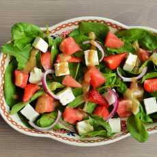 Przepis na Sałatka ze szpinakiem, arbuzem, fetą i truskawkami