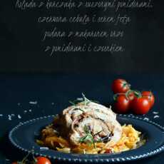Przepis na Rolada z kurczaka nadziewana suszonymi pomidorami, fetą i czerwoną cebulą podana z makaronem orzo