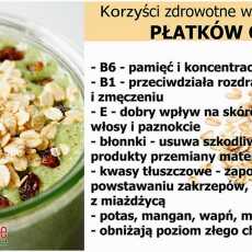 Przepis na Płatki owsiane + gruszka + ananas + banan + sok z trawy pszenicznej + mleko waniliowe + rodzynki