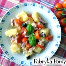 Przepis na Sałatka ziemniaczana z pomidorami i tuńczykiem