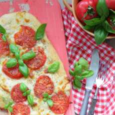 Przepis na Pizza margherita ze świeżymi pomidorami