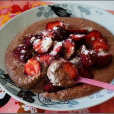 Przepis na Owsiany pudding czekoladowo-kokosowy z truskawkami