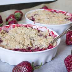 Przepis na PIECZONY RABARBAR Z TRUSKAWKAMI POD KRUSZONKĄ / STRAWBERRY AND RHUBARB CRUMBLE