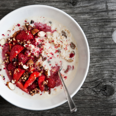 Przepis na OWSIANKA Z TRUSKAWKAMI (BEZ GOTOWANIA) - BIRCHER MUESLI