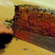 Przepis na Stek z polędwicy wołowej w estragonie glazurowany miodem