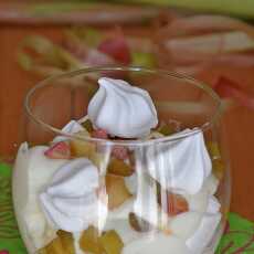 Przepis na Rabarbarowe Eton Mess