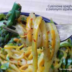 Przepis na Cukiniowe spaghetti z zielonymi szparagami