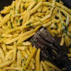 Przepis na Fasolka szparagowa z masłem, czosnkiem i pietruszką 