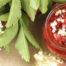 Przepis na Dżem truskawkowy z kwiatami czarnego bzu i cukrem trzcinowym