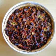 Przepis na Tarta z pieczonymi burakami, czerwoną cebulą i gorgonzolą