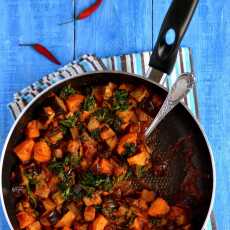 Przepis na Curry z baklazana, slodkich ziemniakow i szpinaku.
