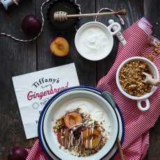 Przepis na Kokosowa granola z pieczoną śliwką