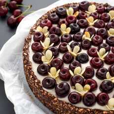 Przepis na Bezcukrowa tarta czekoladowa z czereśniami i wegańskim mascarpone (raw)