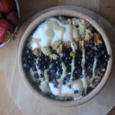 Przepis na 714. Różana quinoa z jogurtem, jagodami i tahini