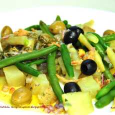 Przepis na Sałatka ziemniaczana z oliwkami i fasolką szparagową