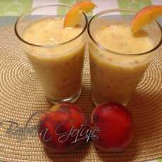 Przepis na Koktajl Brzoskwiniowy z Lodem – Smoothie