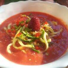 Przepis na Gaspacho z pomidorów malinowych i malin z makaronem z cukinii:-)