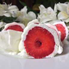 Przepis na Niskokaloryczny deser na lato czyli truskawki w mrożonym jogurcie