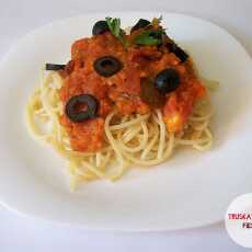 Przepis na Makaron spaghetti z czerwoną soczewicą i pomidorami