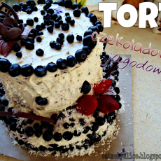 Przepis na Tort czekoladowo-jagodowy.