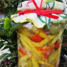 Przepis na Sałatka warzywna do słoików na zimę- fasolka szparagowa, cukinia