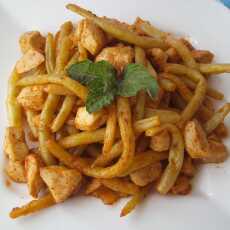Przepis na Pikantna potrawa z fasolką szparagową i kurczakiem