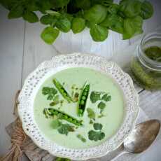 Przepis na Chłodnik z młodego groszku i bobu z pesto