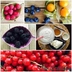 Przepis na Sernik jogurtowy z galaretką, owocami lasu i miechunką peruwiańską (bez cukru)