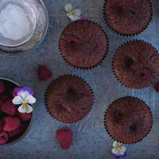 Przepis na Czekoladowe muffiny z malinami